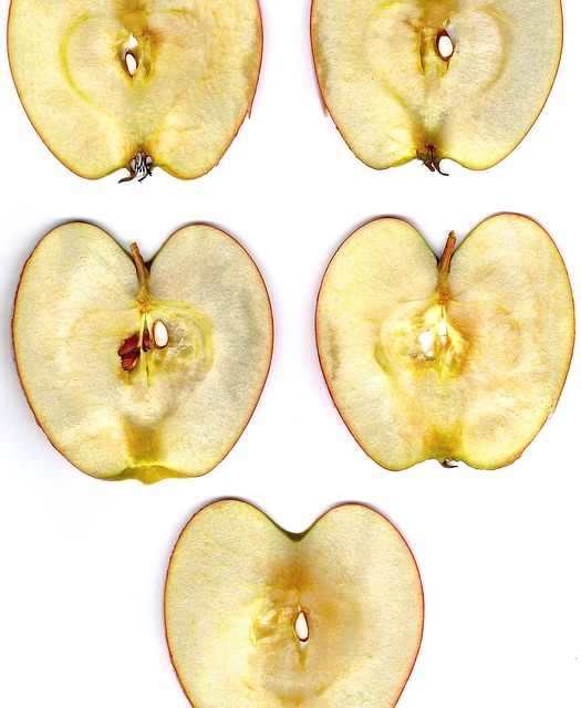 りんごの変色を防ぐ方法！塩水やレモン以外の意外な方法！